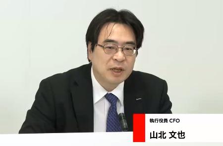 　オンラインで決算について説明する、いすゞ自動車の山北文也ＣＦＯ＝１２日午後