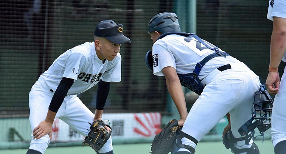 中京×各務原＝整列の前、真剣な表情を見せる中京の主将中村＝長良川