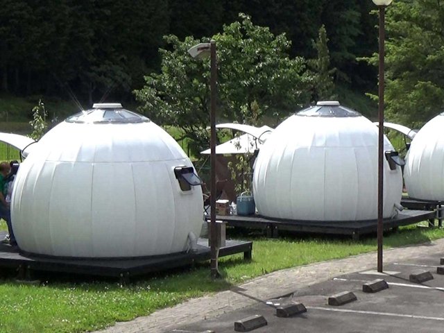 丸い形のドームハウス＝下呂市久野川、「まるかりの里　久野川」