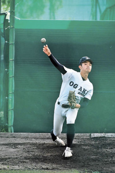 甲子園のマウンドを経験し、投球の質に磨きがかかった大垣日大のエース中野翔。左腕の谷之口とともにチームをけん引する＝同校硬式野球部グラウンド