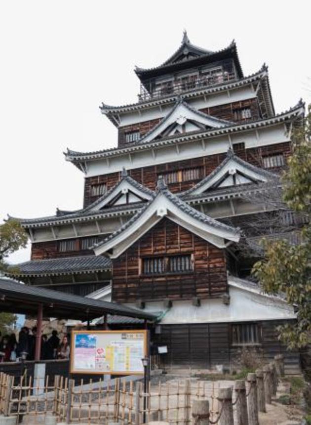 　内部の一般公開最終日となった広島城天守＝２２日午後、広島市中区