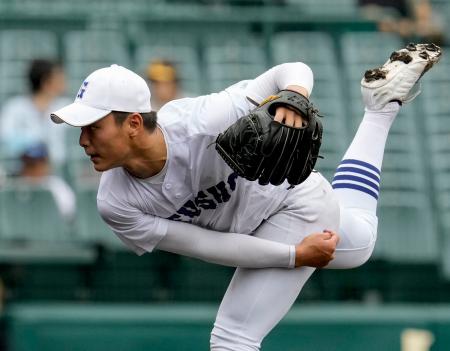 　日大山形戦で完投した県岐阜商・柴田＝甲子園