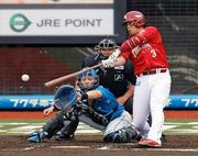 　１回楽天１死二塁、浅村が右前に先制打を放ち、通算２千安打を達成＝楽天モバイルパーク
