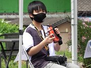 競技を前に機材の確認をする松井暁音君＝郡上市美並町、ＲＯＢＯＺ屋外サーキット