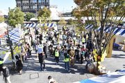 入場制限もあり多くの人でにぎわった「日本プリンアワード2022」＝岐阜市橋本町