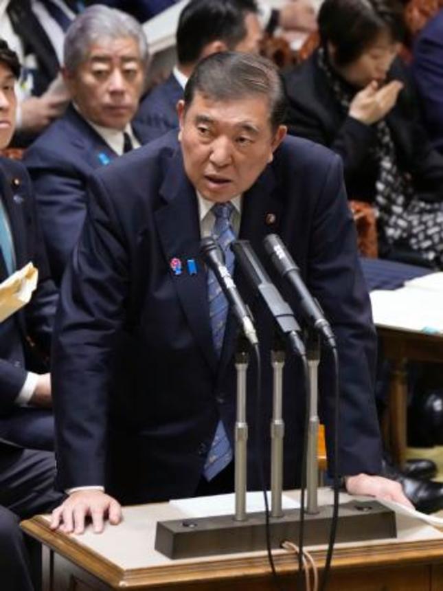 　参院決算委で答弁する石破首相＝９日午後