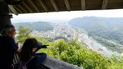 登山者の人気スポット、猿啄城展望台。坂祝町の町並みや木曽川が見渡せる＝加茂郡坂祝町
