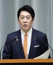 　記者会見する佐藤官房副長官＝４日、首相官邸