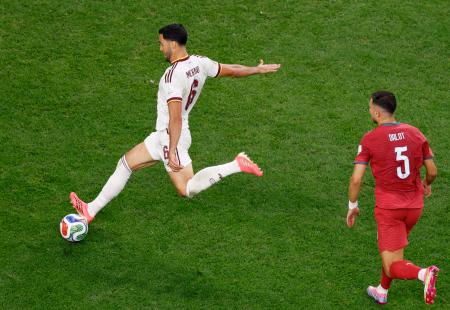 　ポルトガル―スペイン　試合終了間際、決勝ゴールを決めるスペインのメリノ（左）＝ダラス（共同）