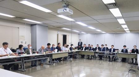 　福岡市で開かれた食品公害「カネミ油症」を巡る３者協議＝１４日午前