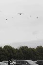 編隊飛行を披露する岐阜基地所属の輸送機や戦闘機＝各務原市内