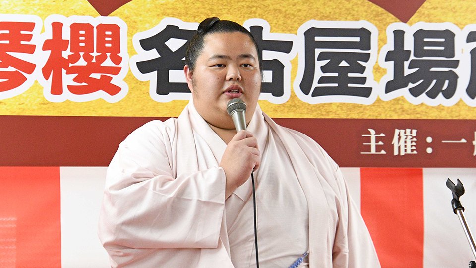 名古屋場所に向けた意気込みを語る琴桜関＝羽島市福寿町平方、リバティ第４ビル