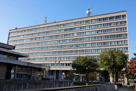 　長野県警本部が入る長野県庁＝１７日、長野市