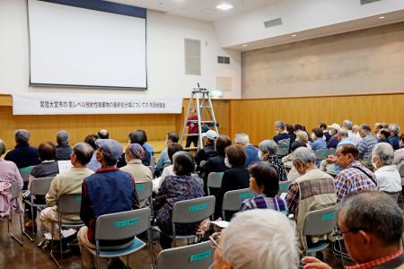 　茨城県常陸大宮市で開かれた、核のごみの最終処分場を巡る市民勉強会＝３１日午後