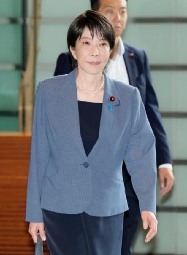 　首相官邸に入る高市首相＝７日午前