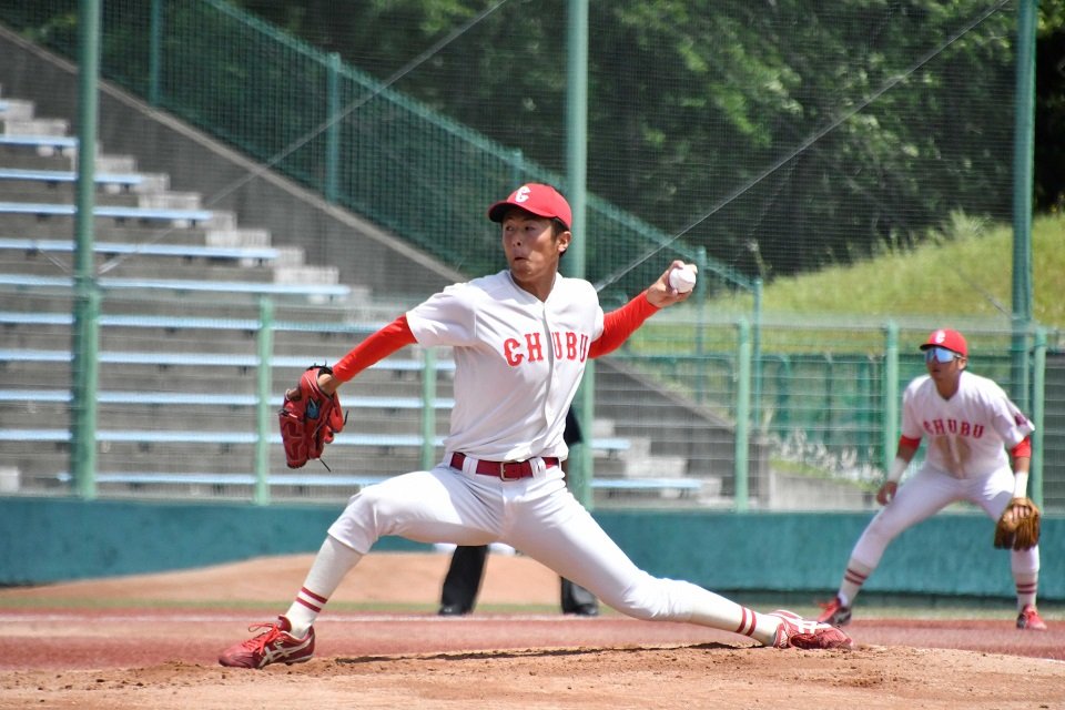 中部学院大×皇学館大＝先発として力投する中部学院大の木村＝ダイムスタジアム伊勢
