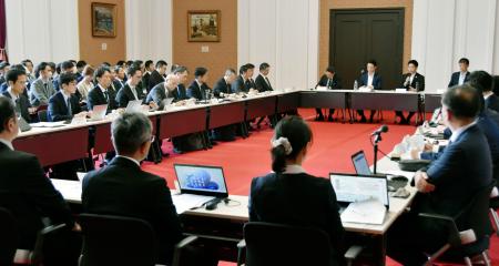 　大阪府庁で開かれたデジタルインフラの整備に関する協議会＝２８日午後