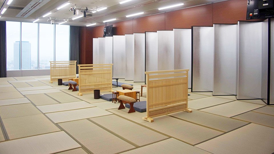 ２２日に開場する名古屋将棋対局場。窓から街が一望できる＝名古屋市中村区、ミッドランドスクエア２５階