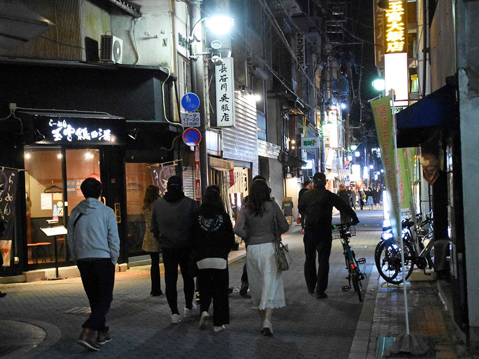 昨年に続き下落した「岐阜市玉宮町２－９－２」付近。まん延防止等重点措置の期間は人通りが少なかった