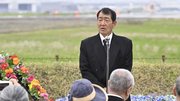 事故から３０年の慰霊式典であいさつする遺族会の山本昇会長＝２６日午後１時２９分、愛知県春日井市、やすらぎの園