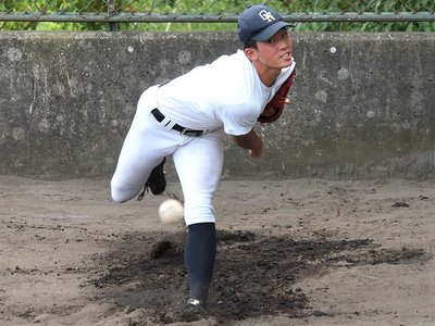 初戦に向け調整するエース山田＝鳴尾浜臨海公園