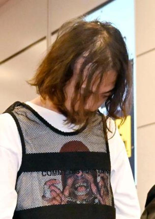 　拘束先のタイから移送され、羽田空港に到着した石川翔紀容疑者＝２３日午後