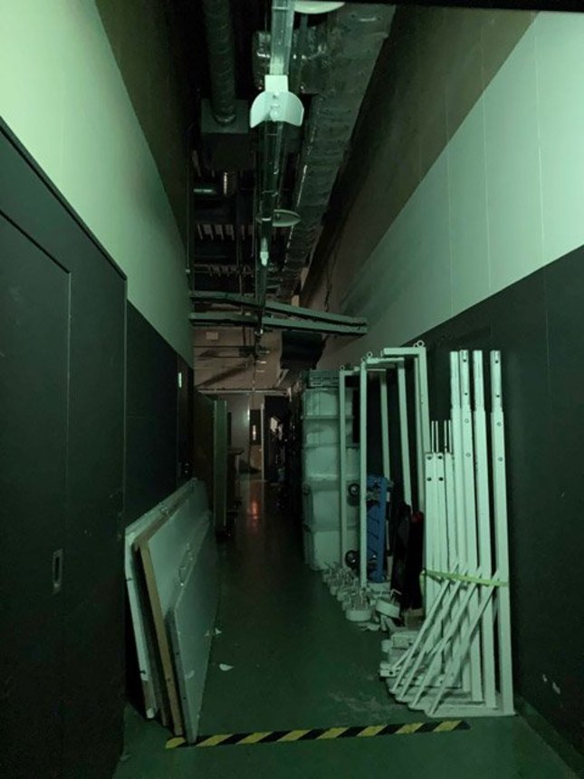 お化け屋敷に活用する従業員用通路