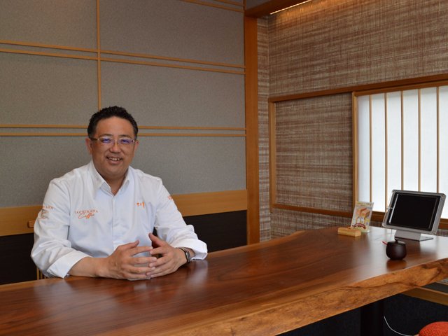 「池田温泉の良さを広く知ってもらいたい」と話す立川智浩社長＝揖斐郡池田町片山、池田温泉郷土料理たち川