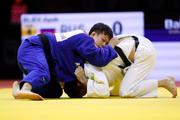 　男子６０キロ級３位決定戦　ロシア選手（右）と対戦する永山竜樹＝バクー（共同）