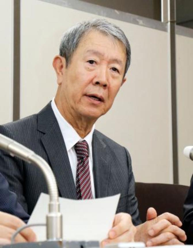 　東京地裁判決を受け、記者会見する江蔵智さん＝２１日午後、東京・霞が関の司法記者クラブ