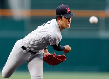 　霞ケ浦戦に２番手で登板した横浜・織田＝甲子園