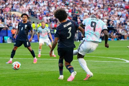 　米国―ベルギー　試合終了間際、チーム４点目のゴールを決めるベルギーのルカク（９）＝シアトル（共同）