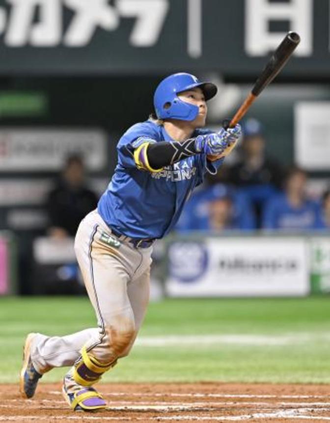 　８回日本ハム１死、田宮が右越えに本塁打を放つ＝みずほペイペイドーム