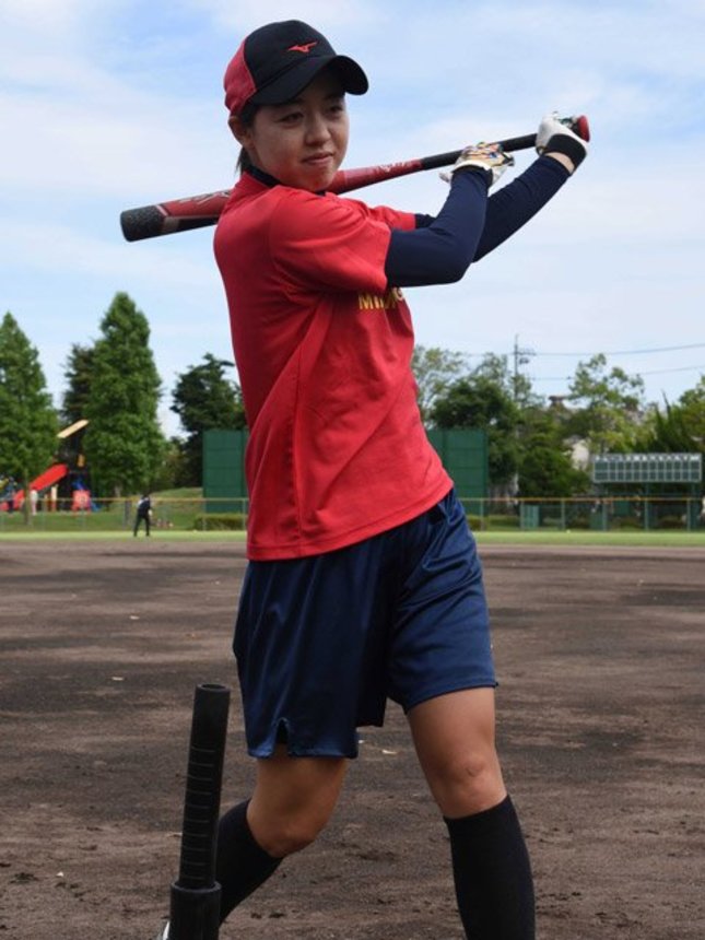 前半戦２本塁打と持ち味の長打力を発揮した伊藤梨里花＝浅中公園