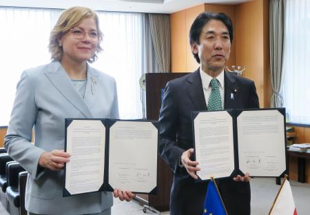 　日欧で署名した量子技術分野での協力趣意書＝５月、東京都千代田区