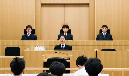 　大分県宇佐市で起きた強盗殺人事件の控訴審判決が言い渡された福岡高裁の法廷＝５日午後