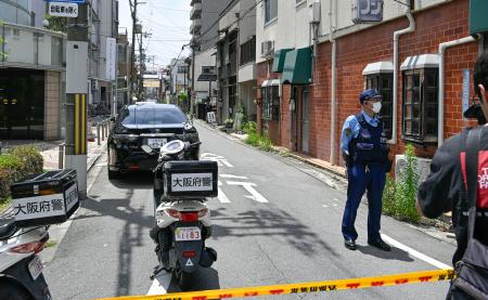 　規制線が張られた大阪府守口市の現場付近＝１３日午後０時８分