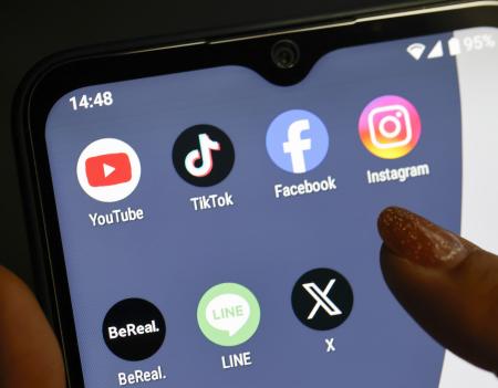 　スマートフォンに表示されたＳＮＳのアプリのアイコン
