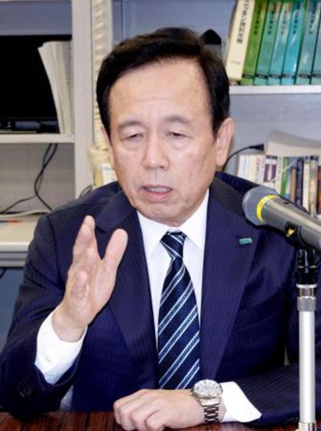 　記者会見する日本損害保険協会の船曳真一郎会長＝３０日午後、東京都内