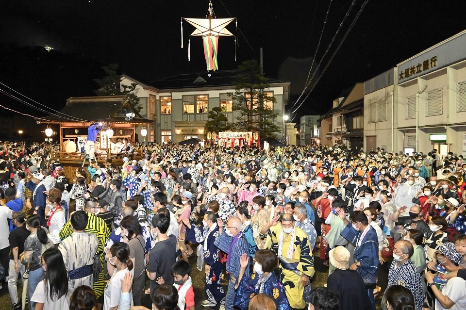 約４００年の歴史がある郡上おどり＝郡上市八幡町