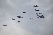 デルタ隊形の異機種大編隊
