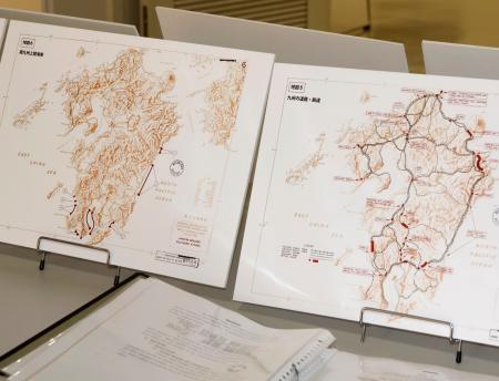 　オリンピック作戦に関する資料を用いた展示＝１９日、宮崎市