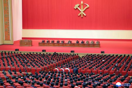 　平壌で開かれた党と政府、軍の会議。北朝鮮の金正恩朝鮮労働党総書記が出席した＝１０日、平壌（朝鮮中央通信＝共同）