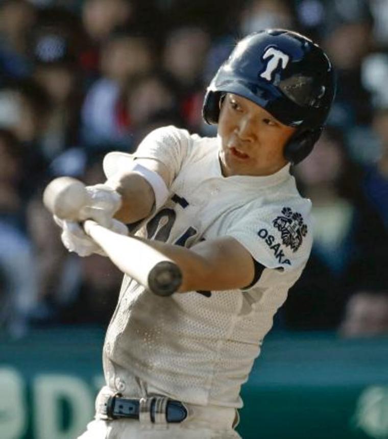　三重―大阪桐蔭　タイブレークの１０回表大阪桐蔭無死二、三塁、中島が決勝の中犠飛を放つ＝甲子園