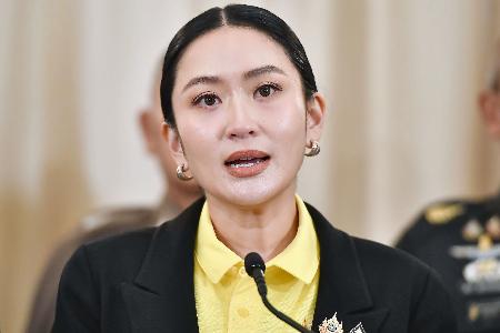 　国民に謝罪するタイのペートンタン首相＝１９日、バンコク（タイ政府提供、共同）