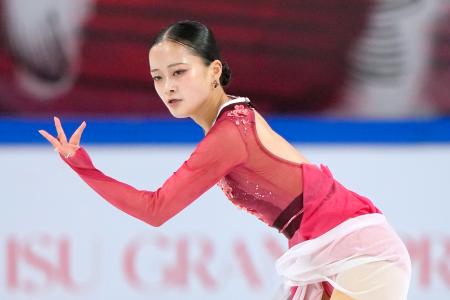 　女子フリー　演技する渡辺倫果＝重慶（共同）