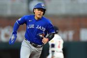 　ブレーブス戦で三塁へ走るブルージェイズ・岡本＝アトランタ（ゲッティ＝共同）