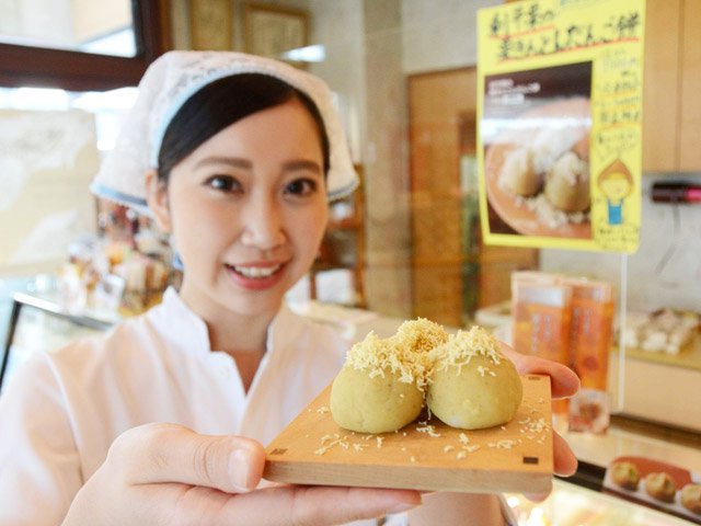 栗の風味や食感が楽しめる秋の新商品「利平栗の栗きんとんだんご餅」＝揖斐川町三輪、揖斐菓匠庵みわ屋