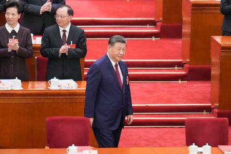 　中国全人代の閉幕式に臨む習近平国家主席＝１２日、北京の人民大会堂（共同）