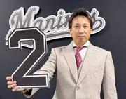 　契約交渉を終え、ポーズをとるロッテ・益田＝２４日、ＺＯＺＯマリン